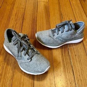Saucony Kineta Series Relay in Gray Wool Sz 7.5.